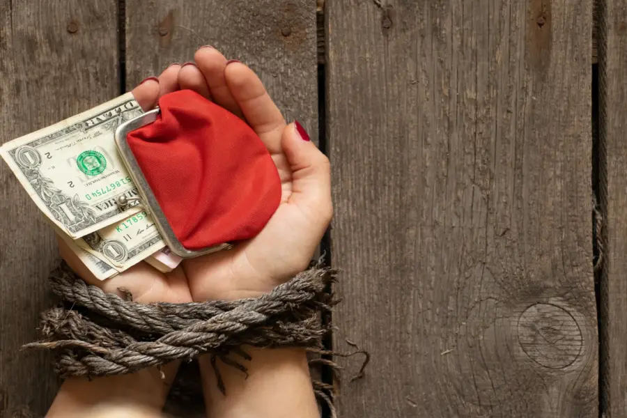 Violencia económica y cómo denunciarla ante el tribunal de familia