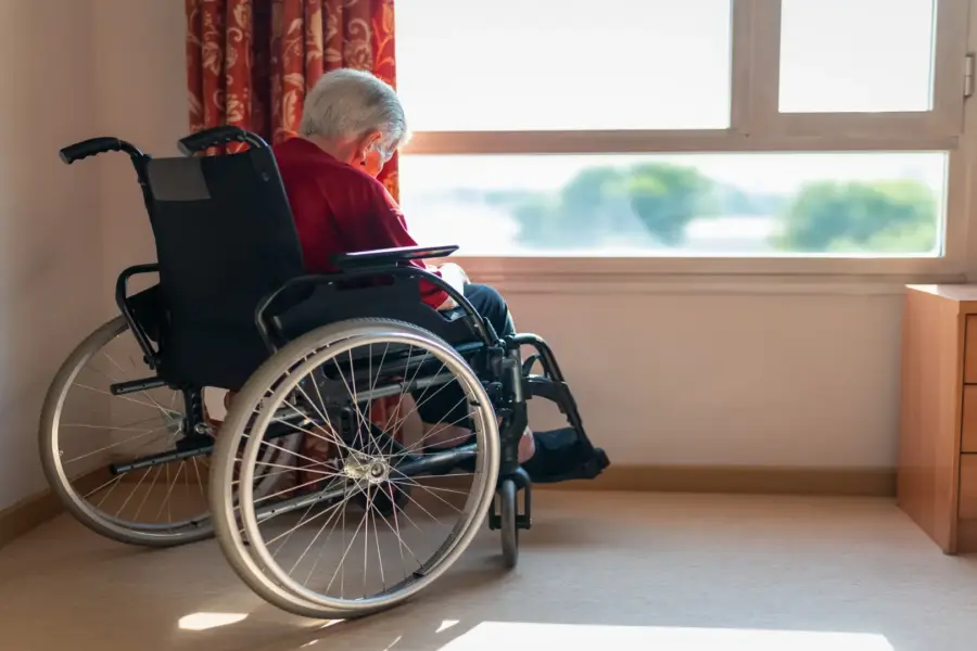 Adultos mayores y abandono familiar en Chile