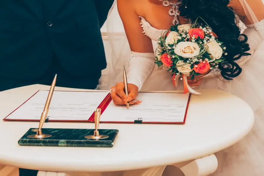 Parejas extranjeras en Chile: cómo registrar un matrimonio celebrado fuera del país