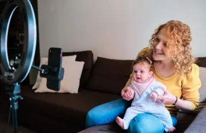 Qué pasa si un padre expone a menor en redes sin consentimiento
