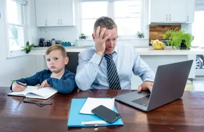 Qué pasa si el padre o madre cuidador pierde su empleo