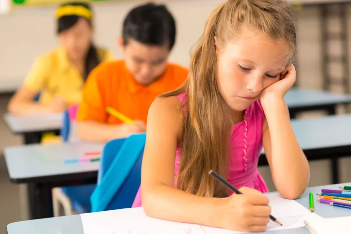 Cómo afecta el conflicto parental al rendimiento escolar del niño